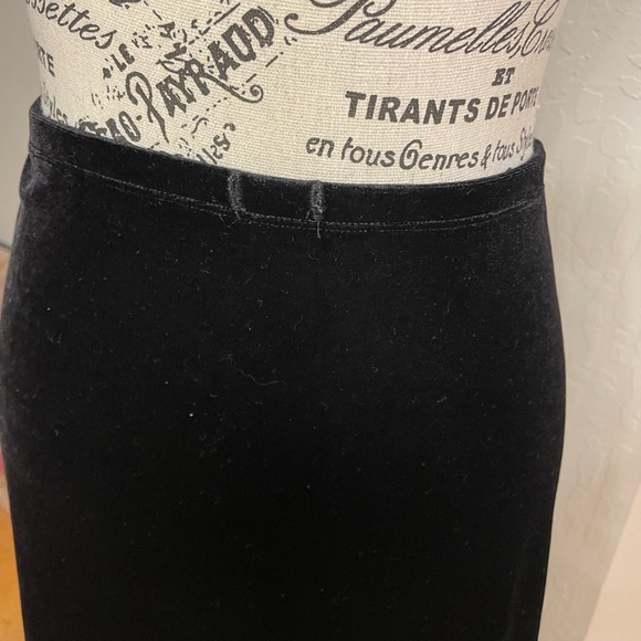 Elegant Black Velvet Looking Skirt Villager-Liz Claiborne - Picture 4 of 8